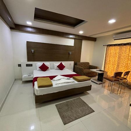 Grand Meridian Vinnamangalam Buitenkant foto