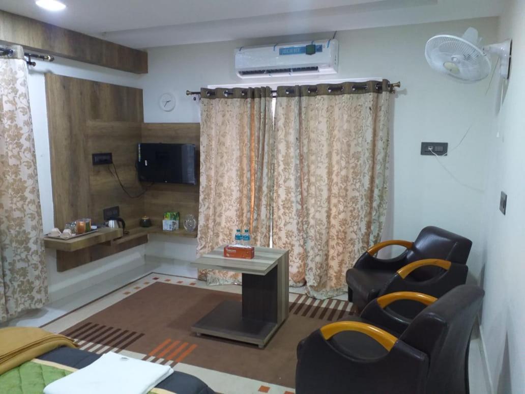 Grand Meridian Vinnamangalam Buitenkant foto