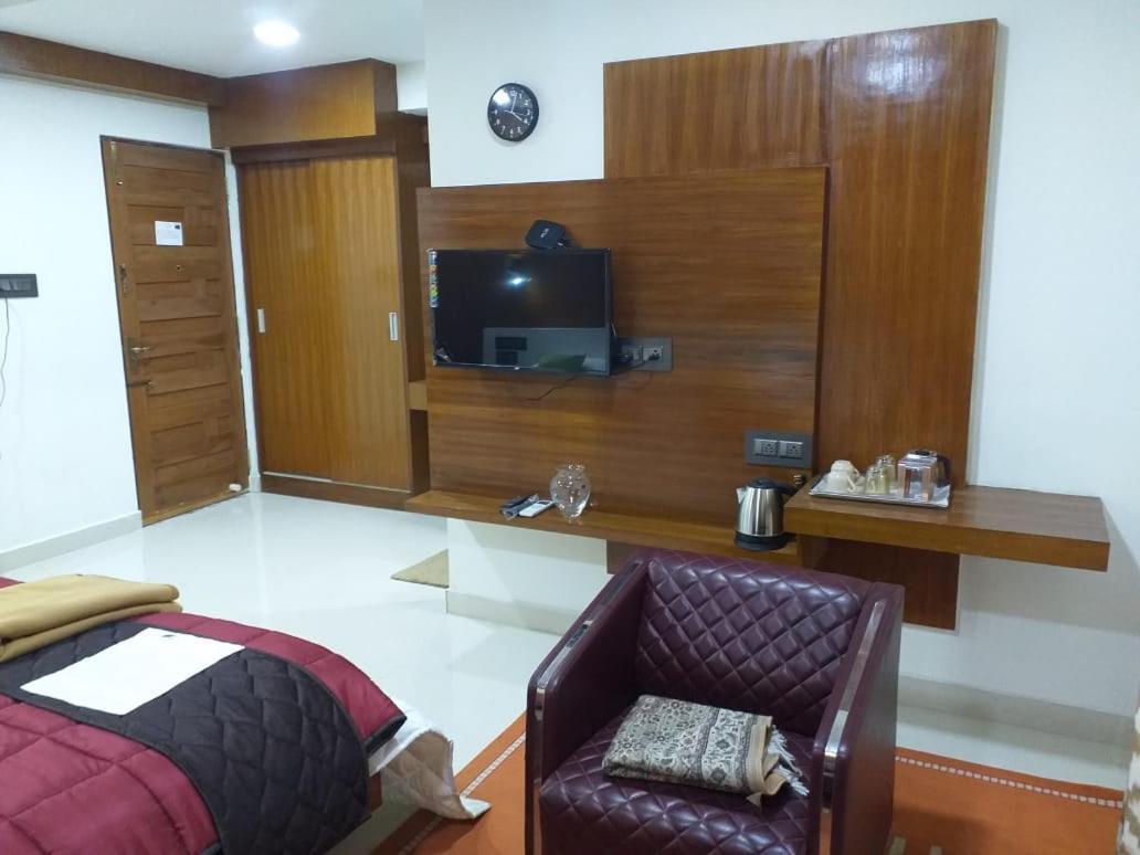 Grand Meridian Vinnamangalam Buitenkant foto