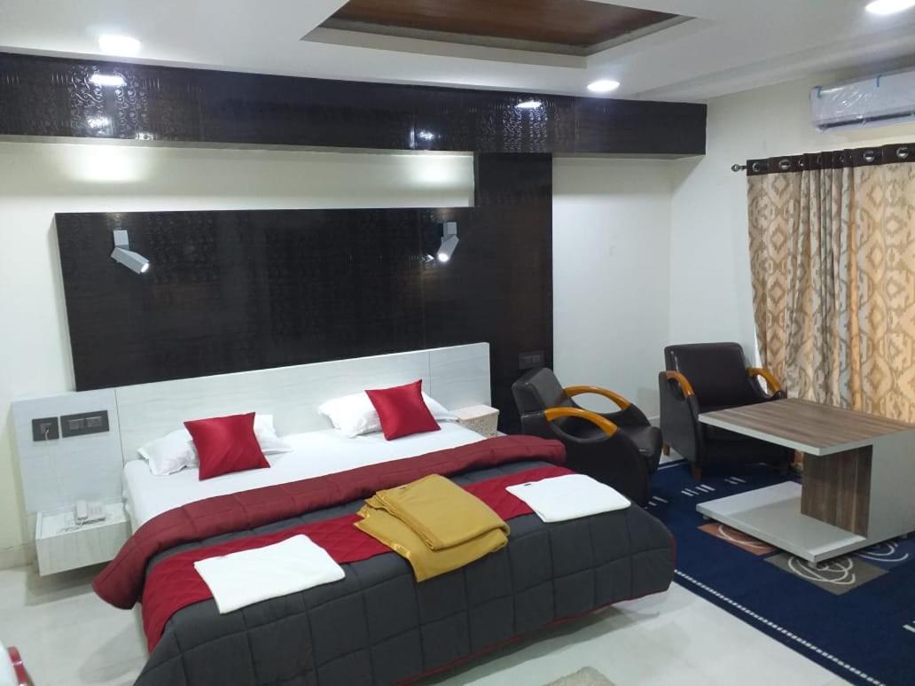 Grand Meridian Vinnamangalam Buitenkant foto