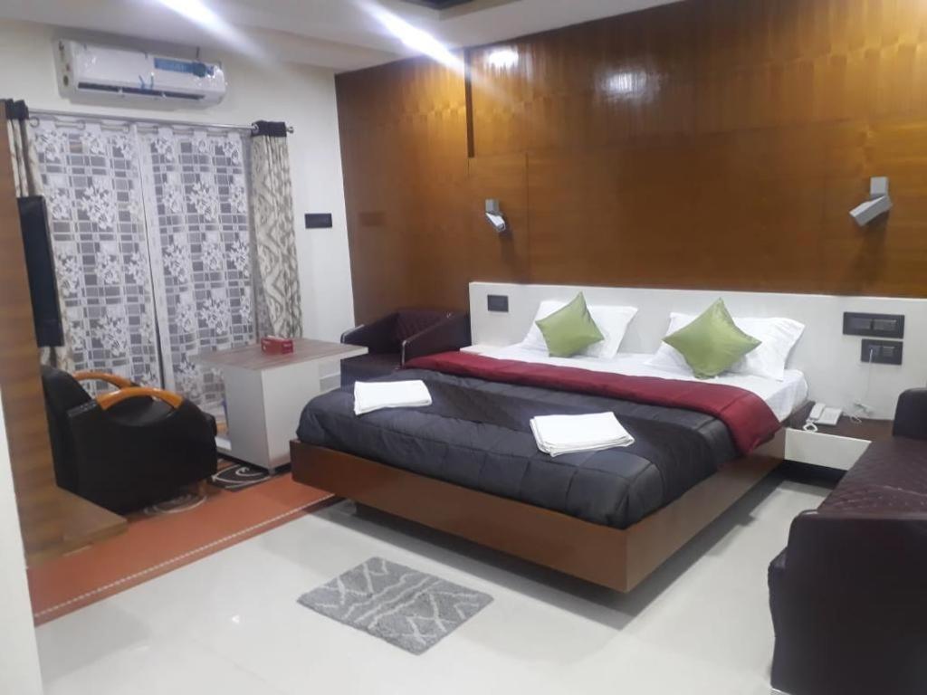 Grand Meridian Vinnamangalam Buitenkant foto