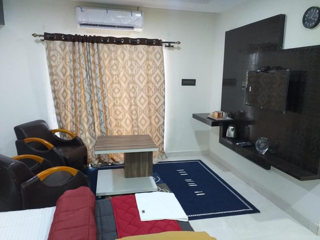 Grand Meridian Vinnamangalam Buitenkant foto