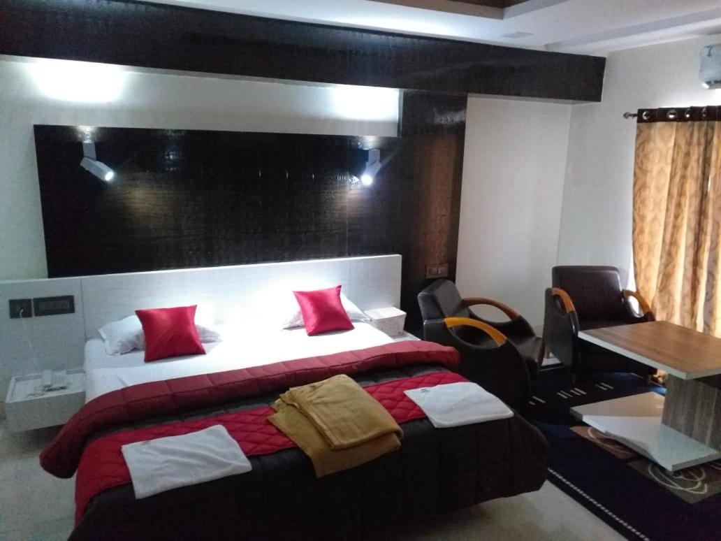 Grand Meridian Vinnamangalam Buitenkant foto