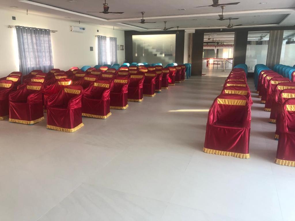 Grand Meridian Vinnamangalam Buitenkant foto