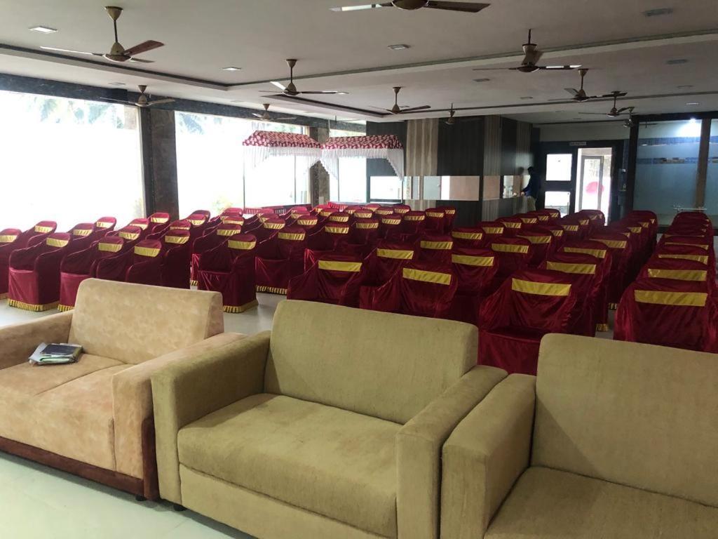 Grand Meridian Vinnamangalam Buitenkant foto