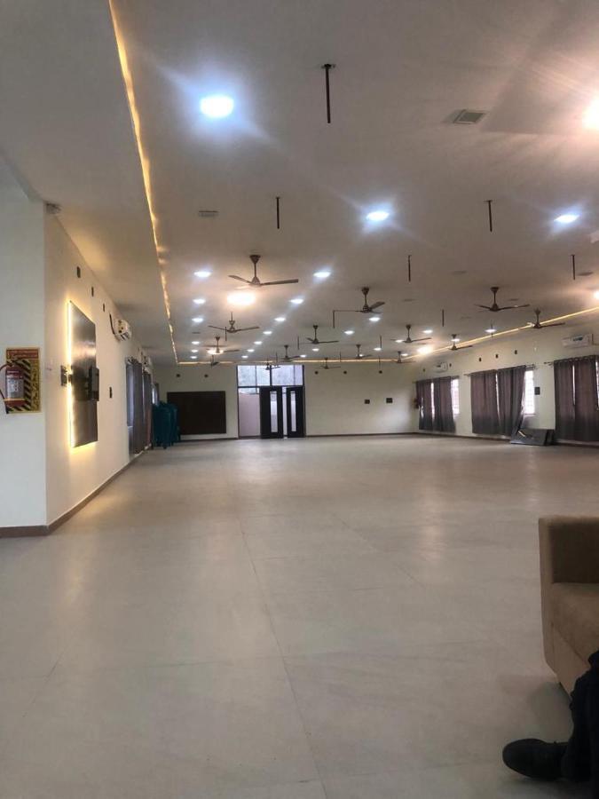 Grand Meridian Vinnamangalam Buitenkant foto