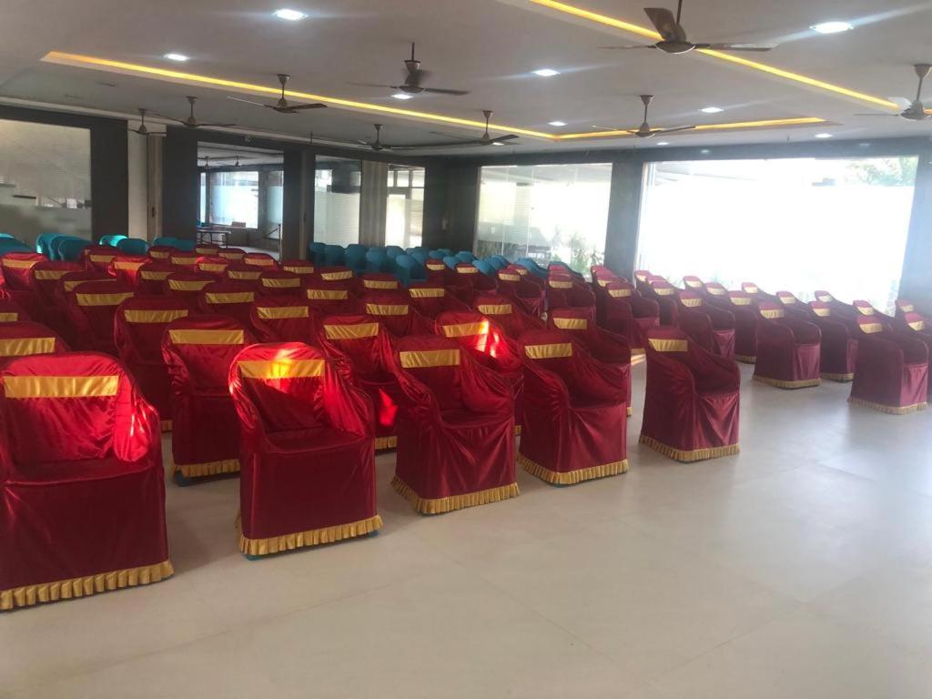 Grand Meridian Vinnamangalam Buitenkant foto