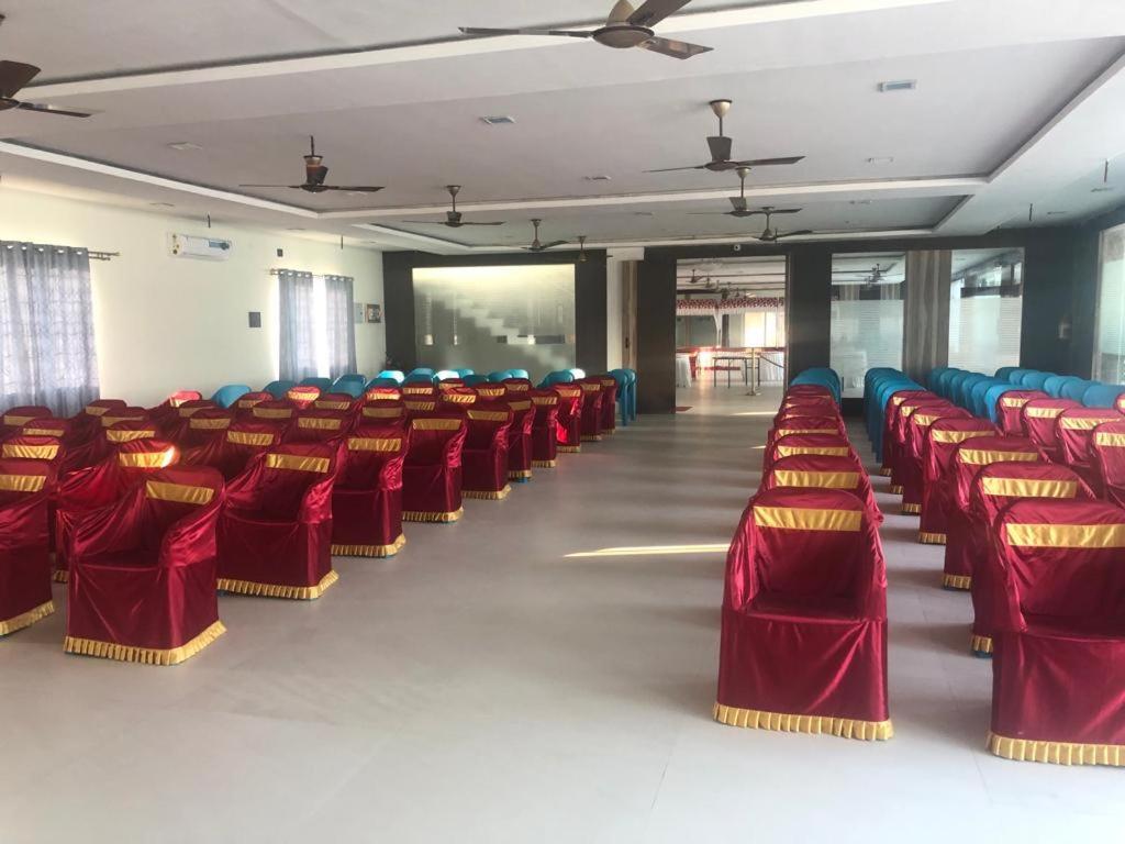 Grand Meridian Vinnamangalam Buitenkant foto
