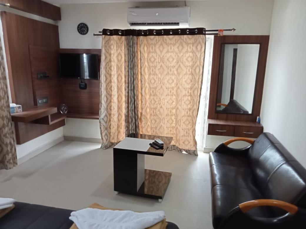 Grand Meridian Vinnamangalam Buitenkant foto