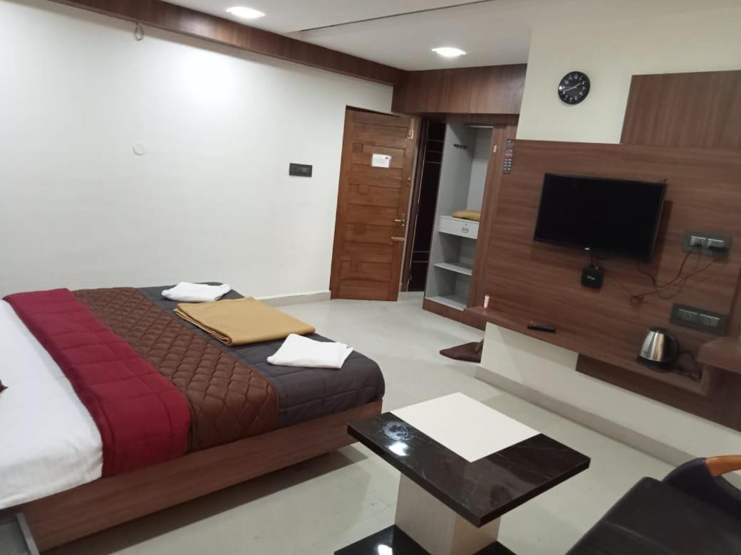 Grand Meridian Vinnamangalam Buitenkant foto