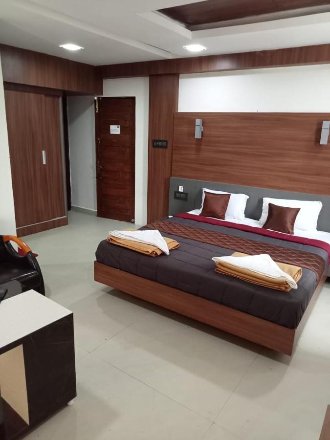 Grand Meridian Vinnamangalam Buitenkant foto
