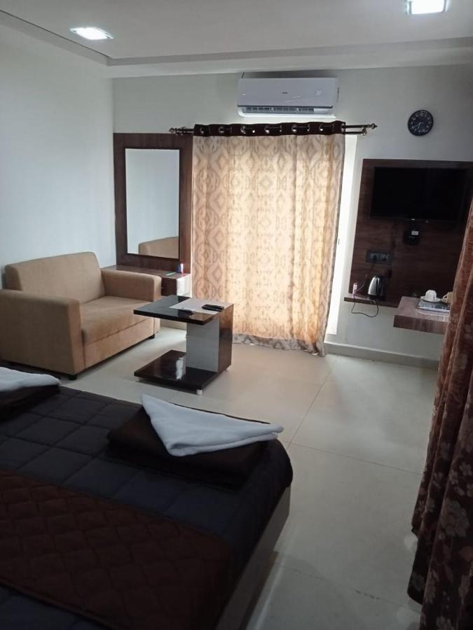 Grand Meridian Vinnamangalam Buitenkant foto