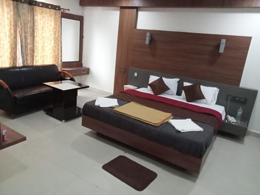 Grand Meridian Vinnamangalam Buitenkant foto