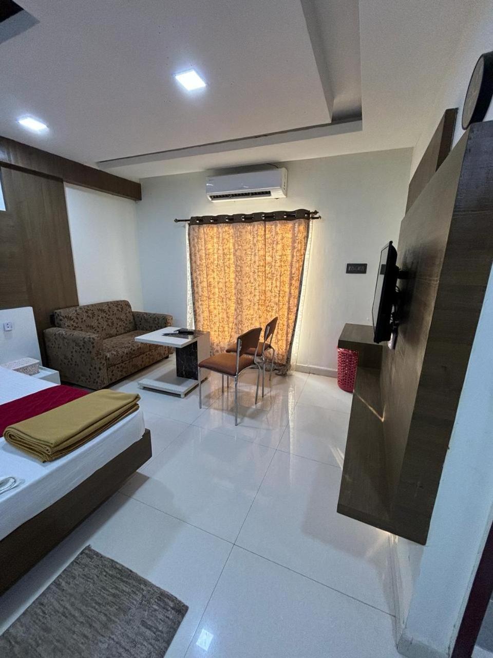 Grand Meridian Vinnamangalam Buitenkant foto