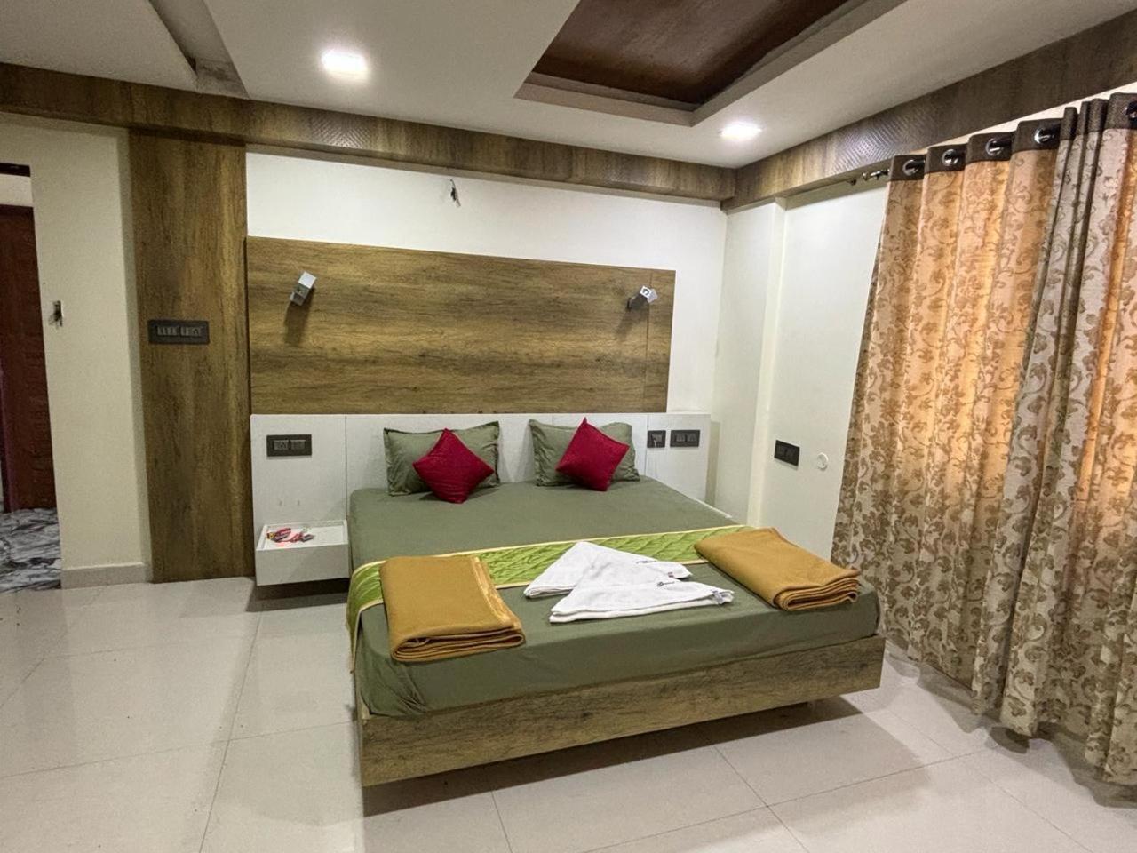 Grand Meridian Vinnamangalam Buitenkant foto