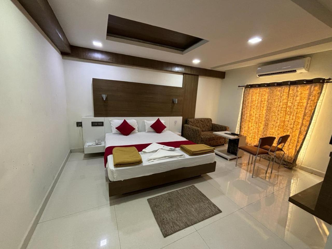 Grand Meridian Vinnamangalam Buitenkant foto